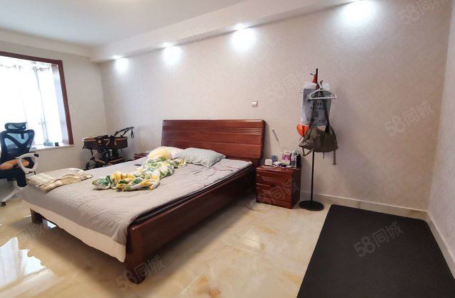 急售湖边电梯洋房一楼带下沉复一层，带大院子，可按揭