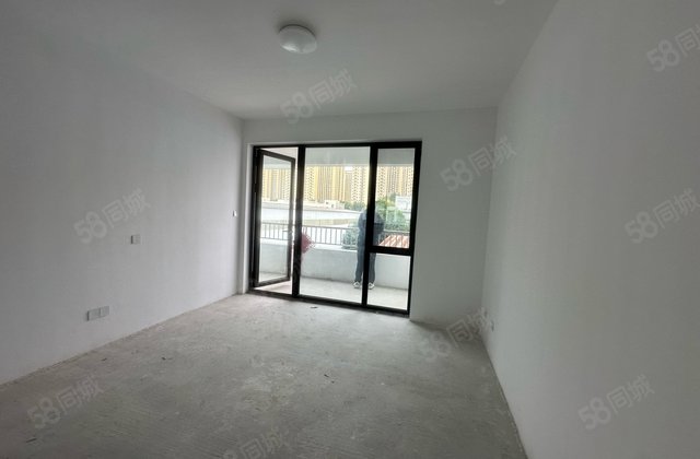 黄山一品  电梯洋房 四室双位 新房未住 颐中文苑，好楼层