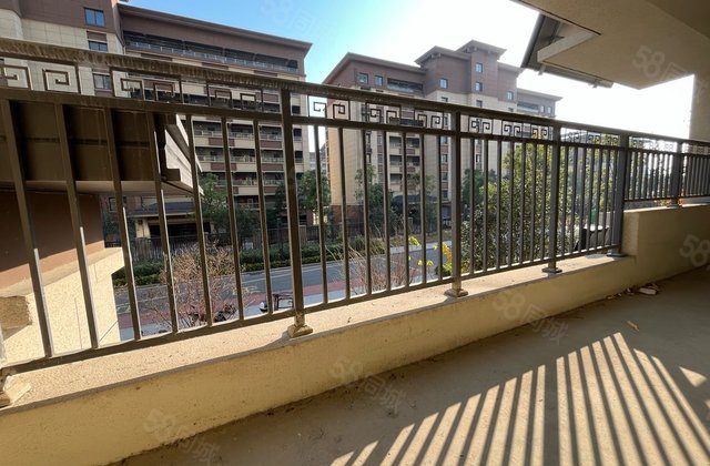 万创御湖3室2厅128㎡58万二手房图片