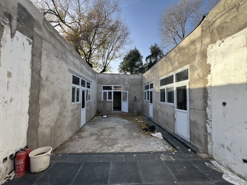 恭儉胡同小區(qū)2室3廳2衛(wèi)270.35㎡北4000萬