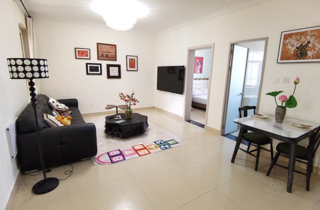 距离公寓100  中央帝景北门电梯房精装三室 拎包入住