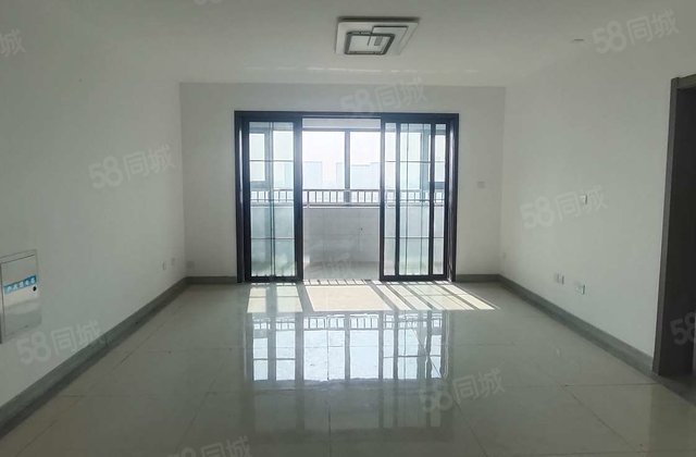 月季公园附近 150平三室两卫 送车位储藏室120万