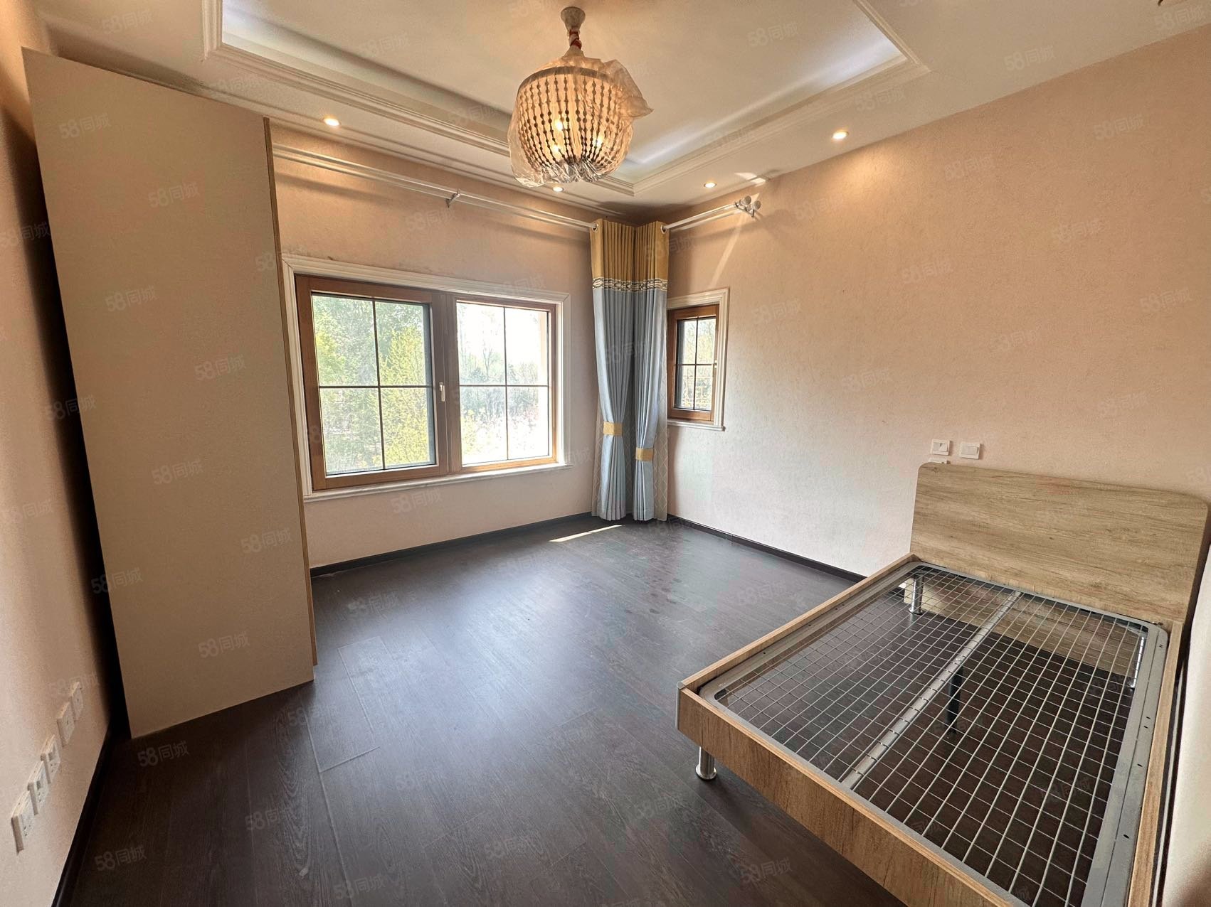 藍岸麗舍(別墅)8室3廳8衛(wèi)591.37㎡南北1380萬