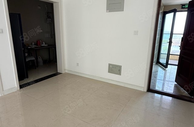 一梯一户三叶草，新房未住，百合户型销量王，楼层10楼，别错过