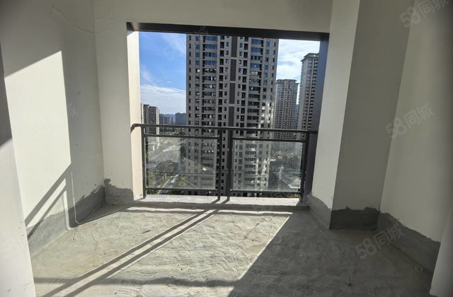 德和领秀广场3室2厅2卫110㎡南北83.8万