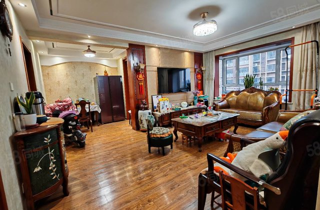 龙湾二期!三室朝阳!精装有车位储藏室