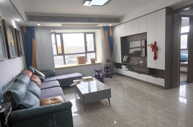 急售112 买莲湖新城三室两厅两卫，带车位，还是边户，