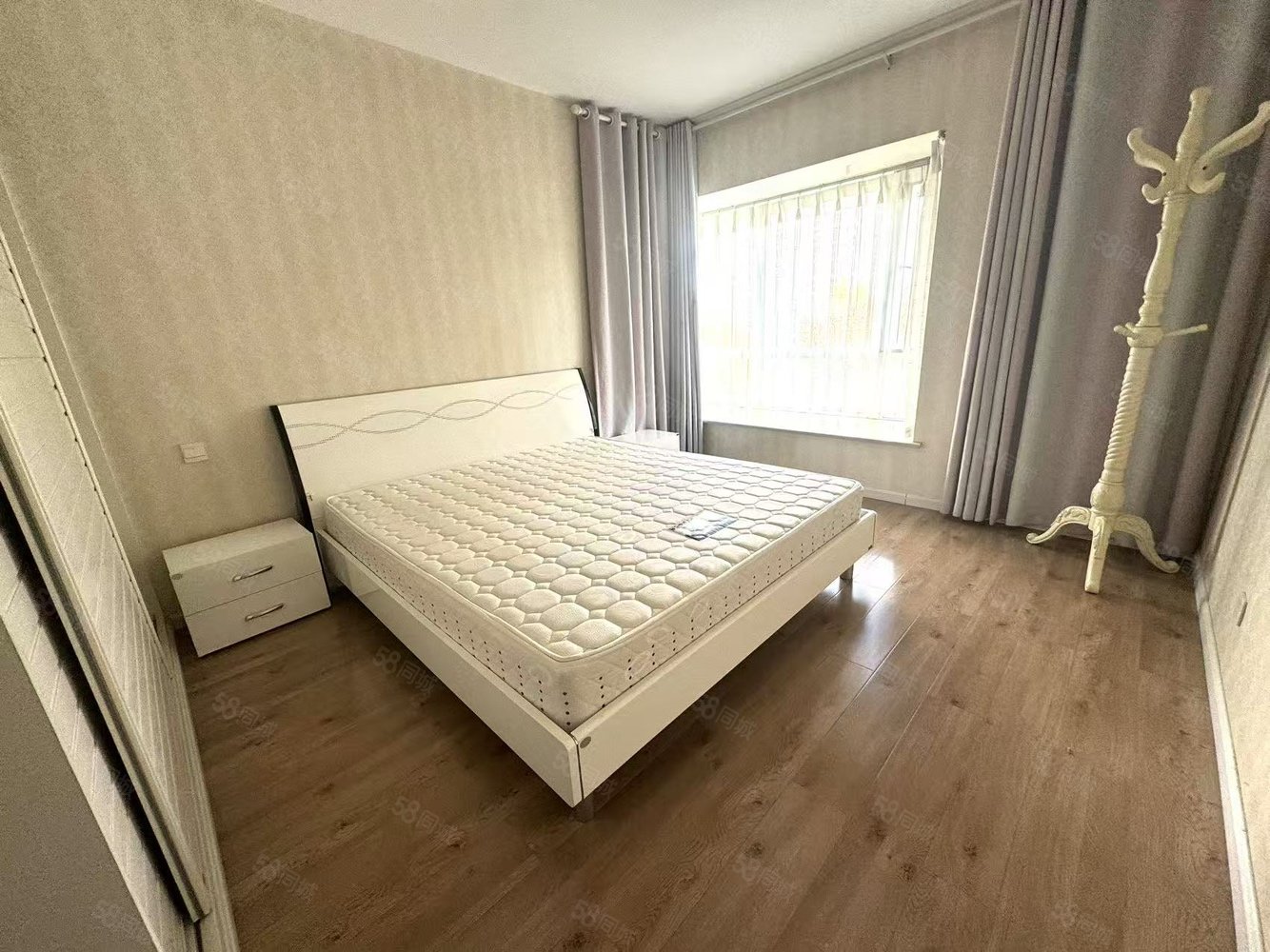 龙泉花园东苑4室2厅2卫158㎡南北103.8万