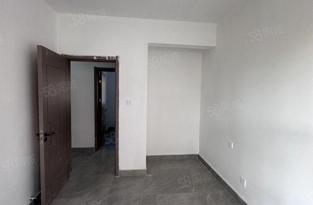 东医桂馨苑纯新房,送储藏室,急售!!!