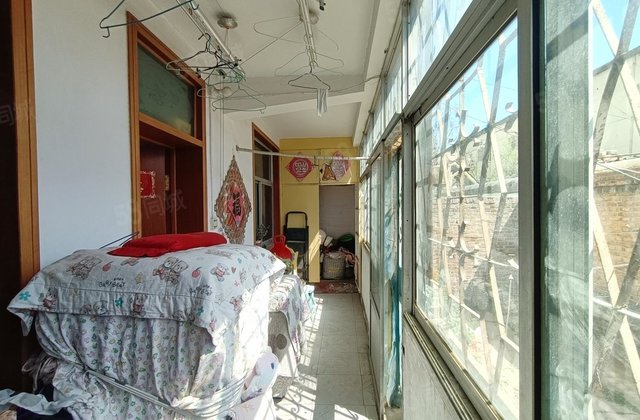 湖边 饲料厂一楼带大院配房 免大税 正规三室 文轩实验 有储