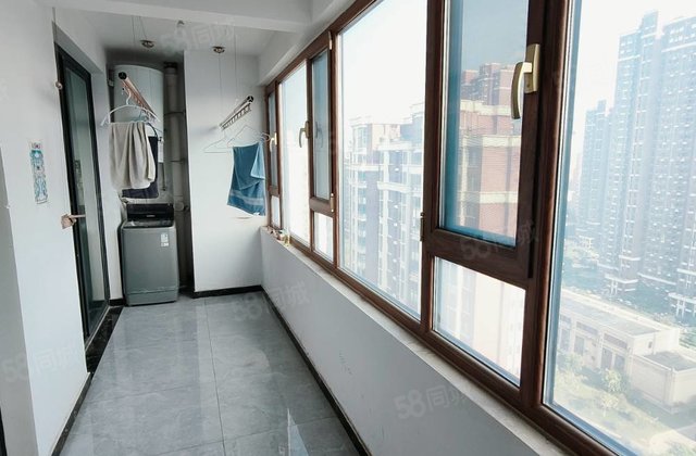 急售徒骇河三叶草！水岸花语二期三室两卫带车位免大税！莲湖新城