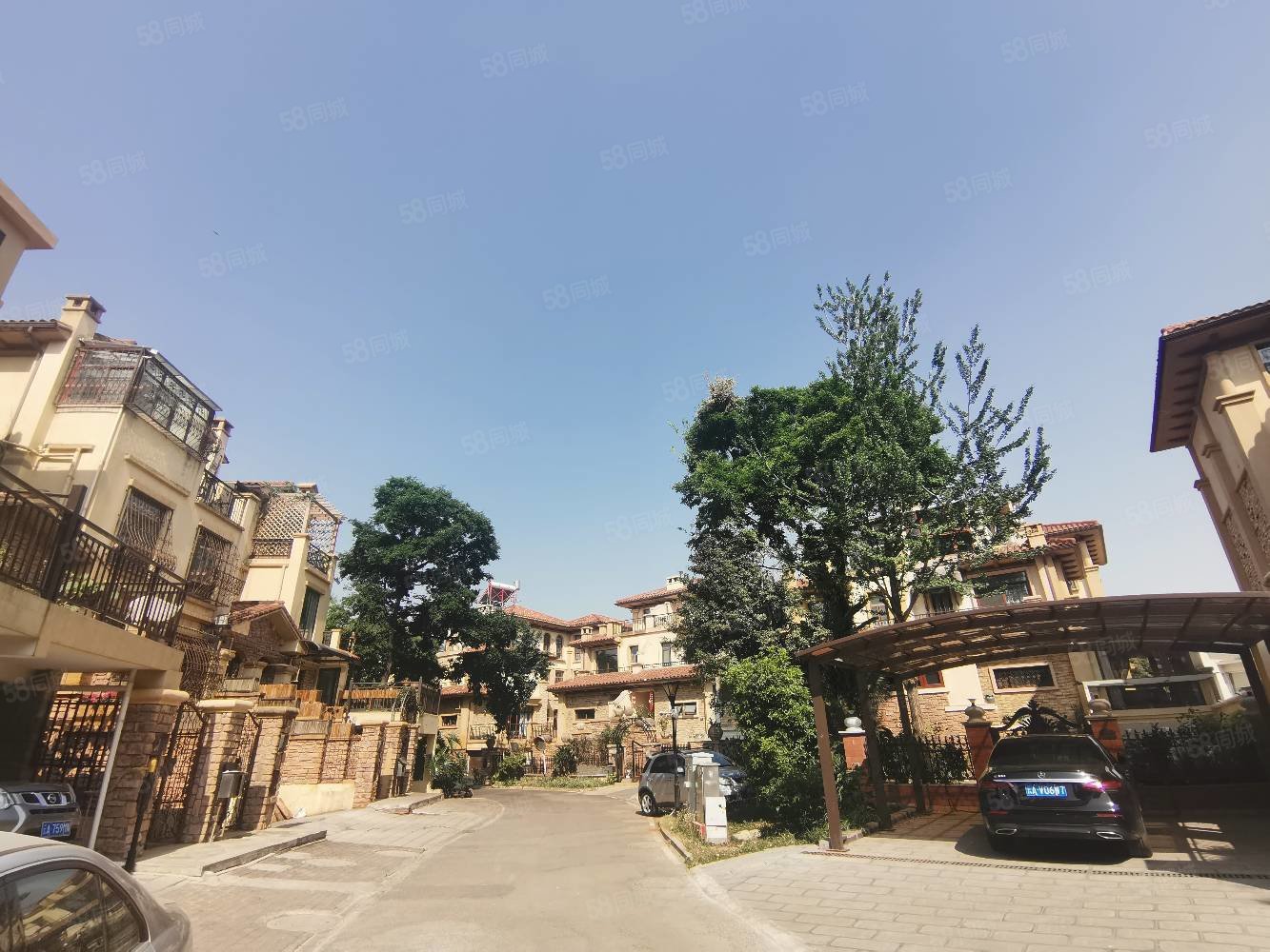 滇池卫城滟澜湾(别墅)5室2厅3卫257.91㎡南700万