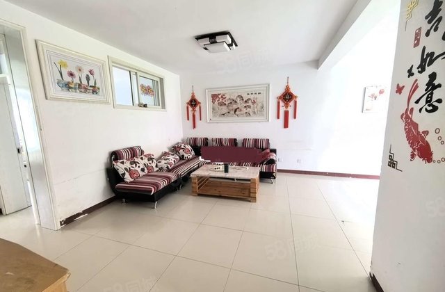 水晶城 地暖房 三居室 六千多 花园  一墙之隔