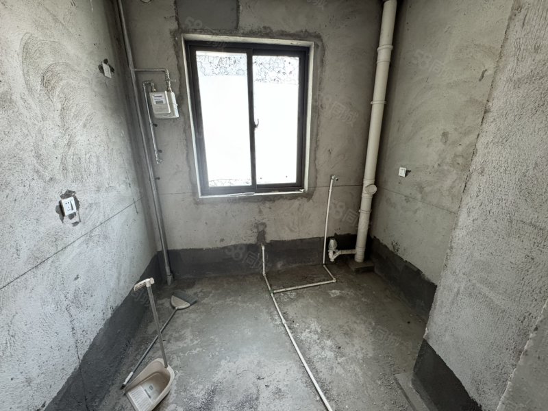 远大中国府玖珑府4室2厅2卫134㎡南北83万