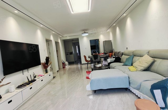 新出 现代风装修 带车位地下室 免大税 中间楼层拎包入住