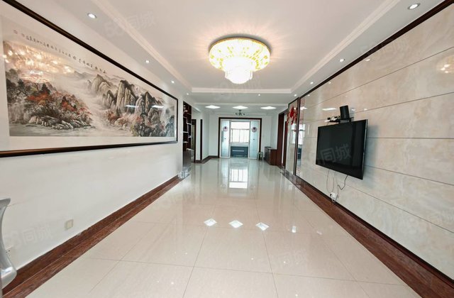 人民医院北  新水明珠  精装修四室两厅两卫  带储藏室车位