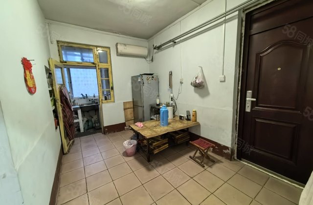 文轩总校 老一中旁边 一楼带院 三室一厅 孩子  方便