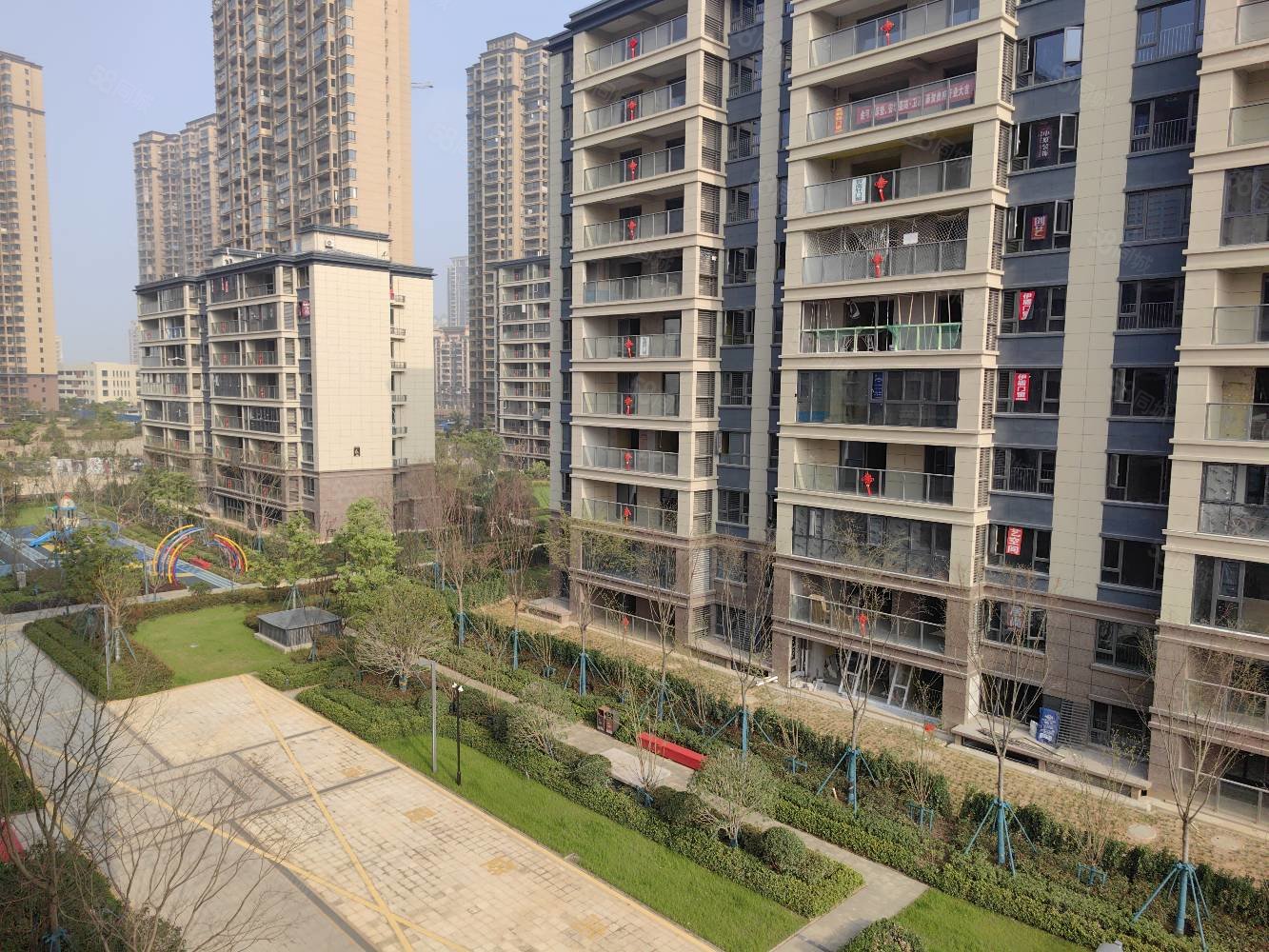 君悦华府3室2厅2卫122㎡南95万