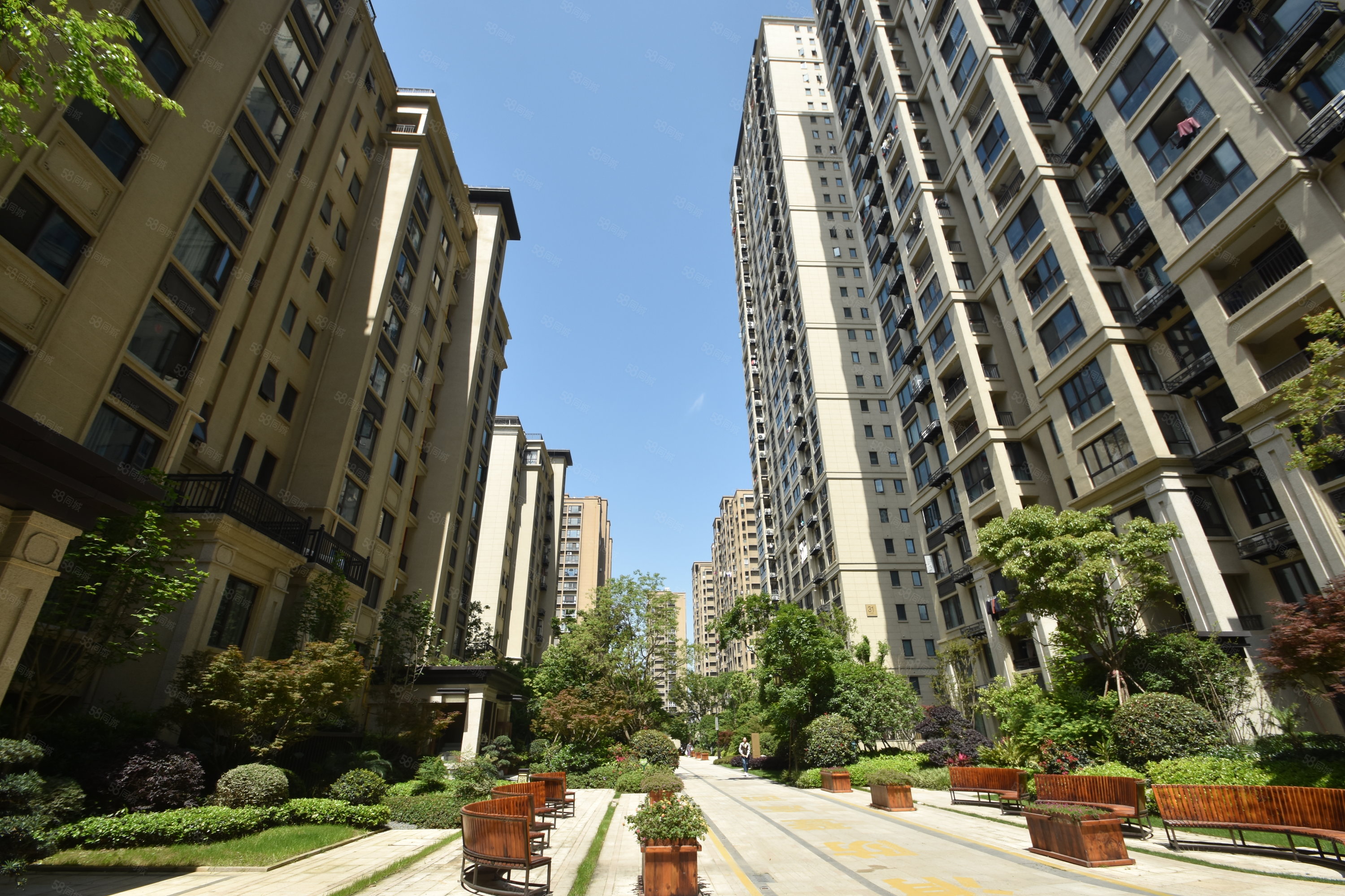 中梁首府壹号院(别墅)4室2厅4卫153.87㎡南北650万