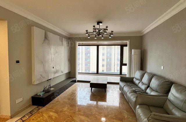 翡丽湾 新房没怎么住过 中间楼层三室双卫 免大税看房方便