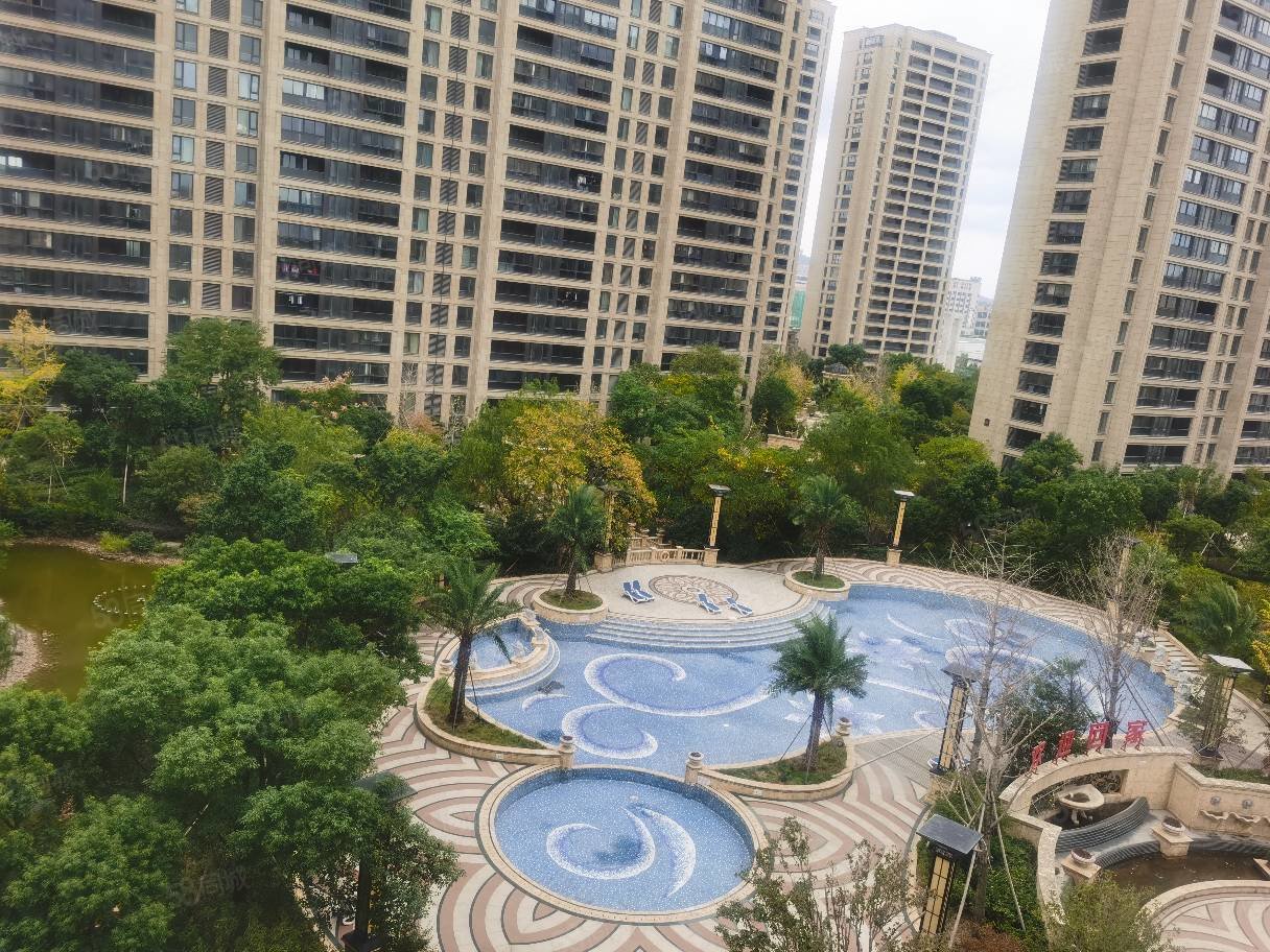 急售急售冠郡铭苑仅12200四室毛坯好楼层洪家