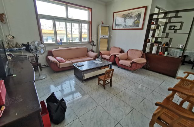 前许街聚源巷自来水公司家属院3室2厅1卫送地上储藏室。