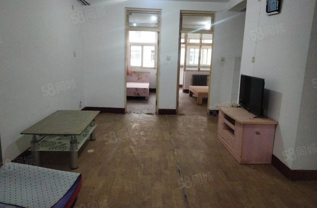 老文轩多层中间楼层,隔三室南北通透,小区停车方便对过新华书店