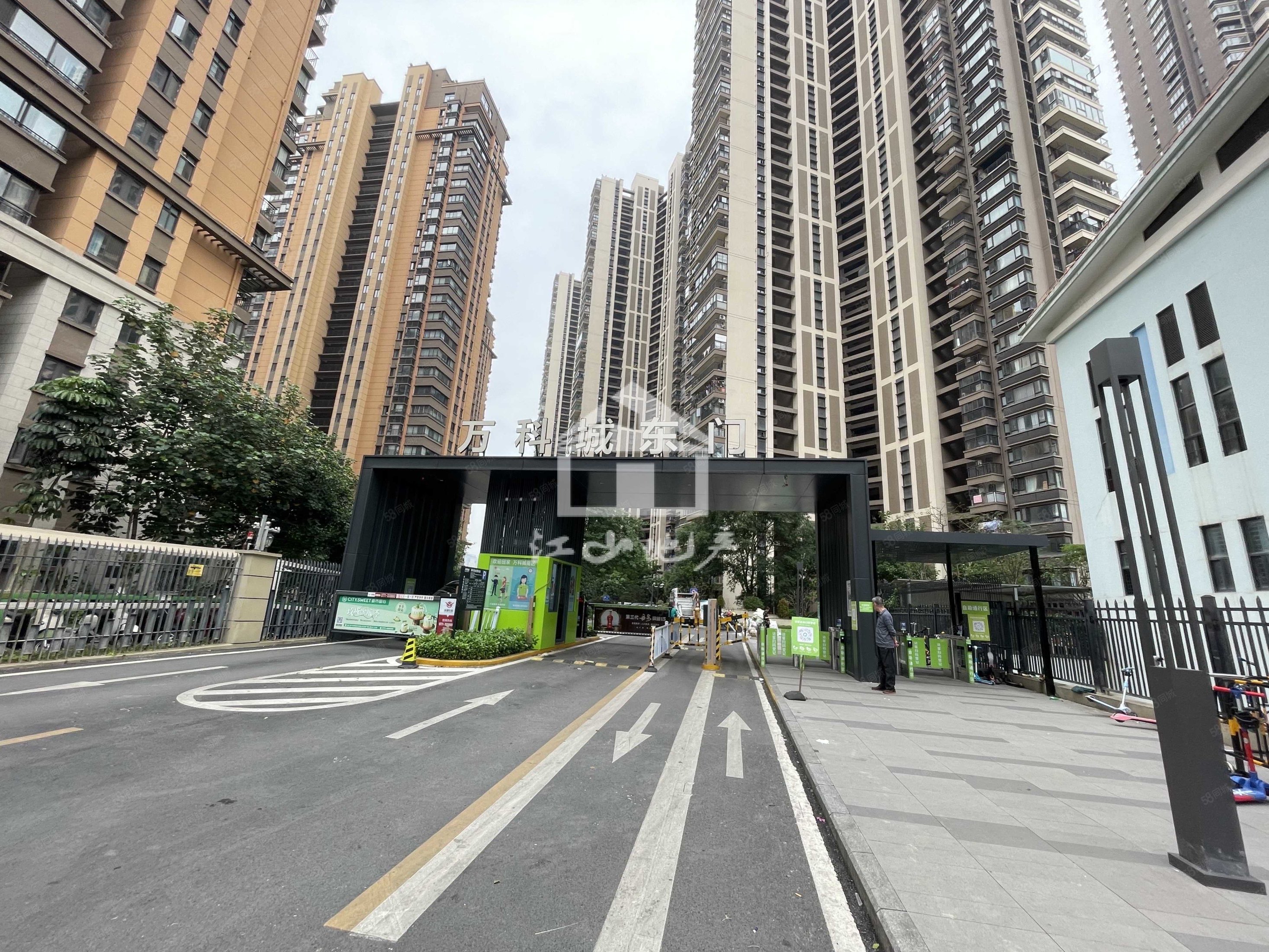 万科城南区4房2厅精装160万