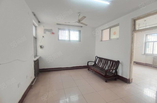 出售 振兴路 旁 多层二楼 东边户 送储藏室 小区很干净