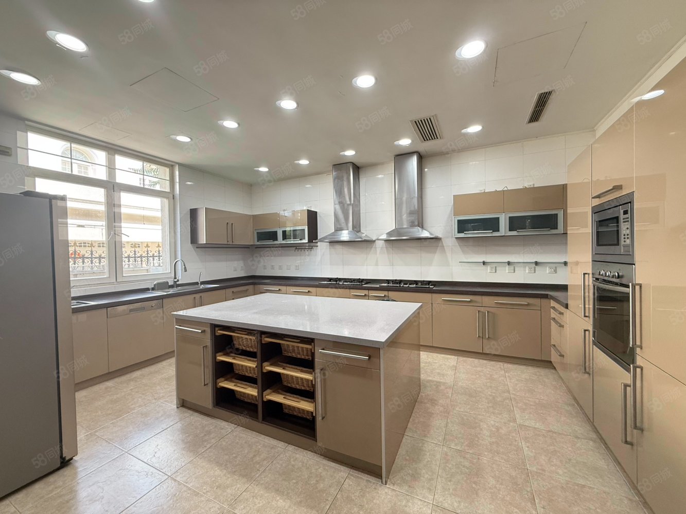 財(cái)富公館6室4廳8衛(wèi)1500㎡南北8400萬