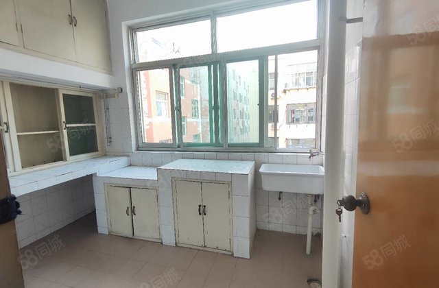 综合楼 单价五千多 步梯中间楼层 120平三室