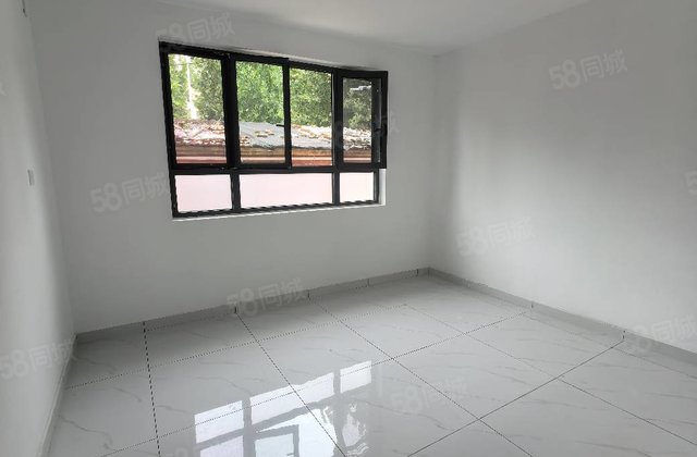 上东昌！一楼带院！精装修！看房有钥匙！