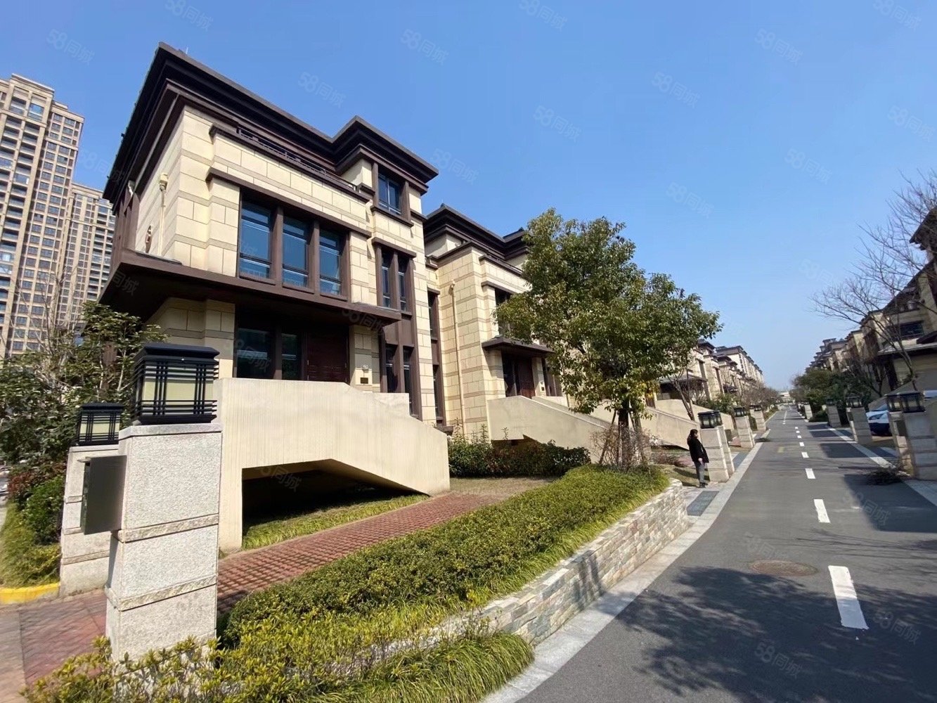 龙游湖壹号5室3厅4卫285㎡南北446万