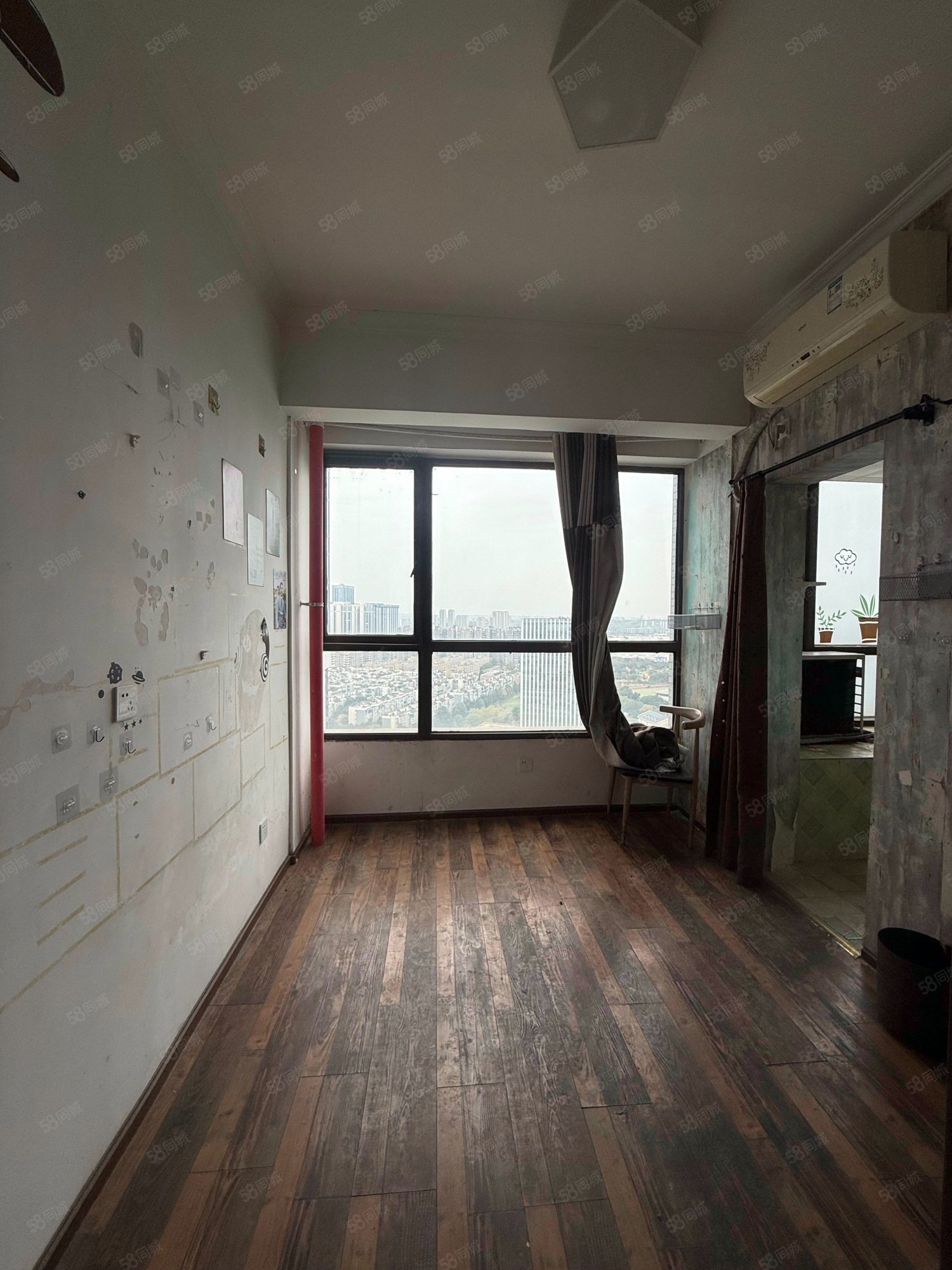 戛纳湾金棕榈4室2厅3卫120㎡南北186万