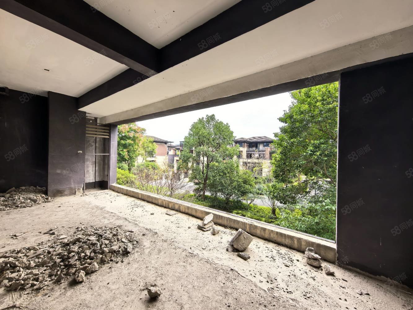 港中旅公元7室3厅2卫300㎡南北175万