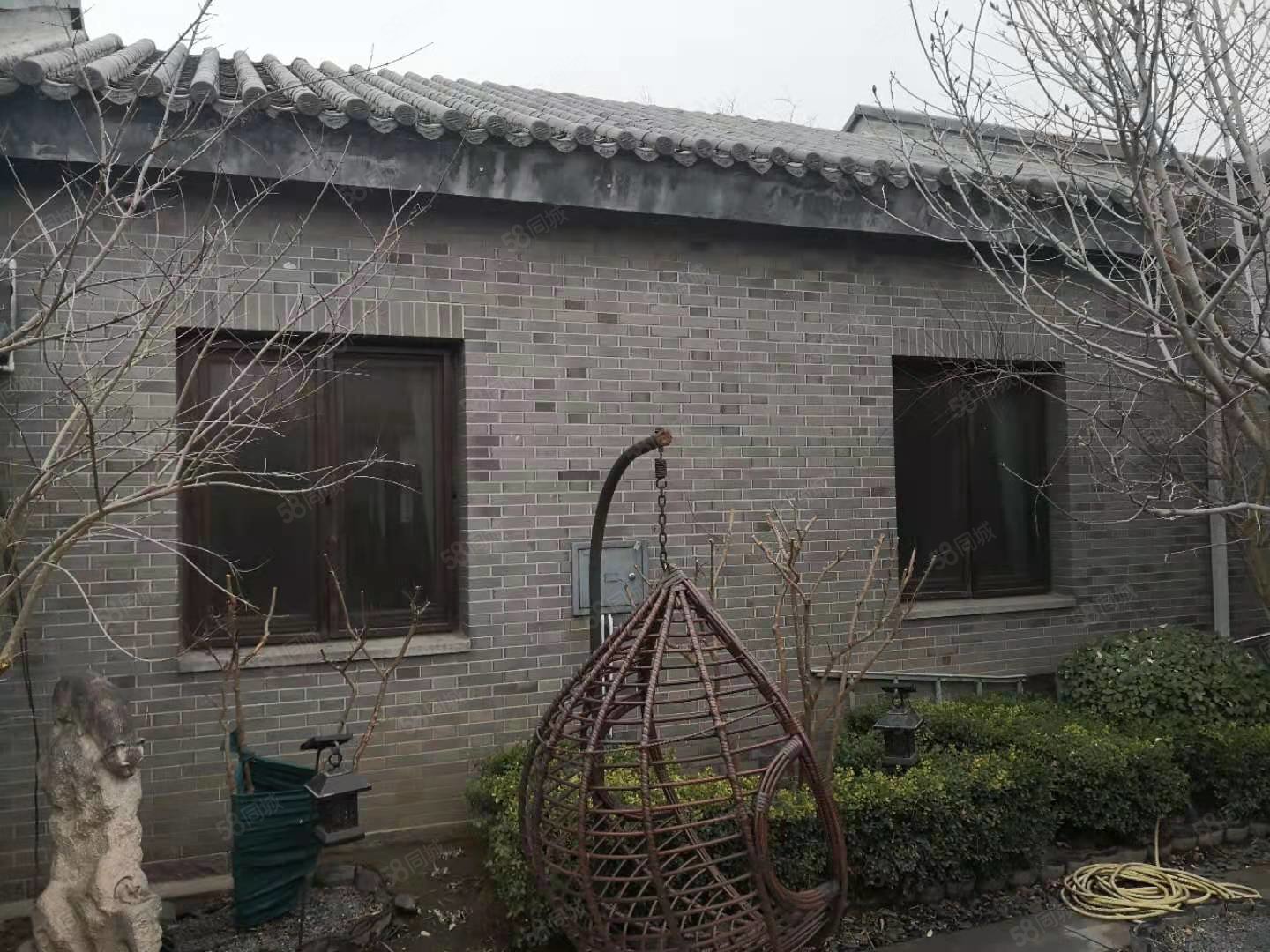 易郡别墅4室2厅3卫245㎡南北1390万