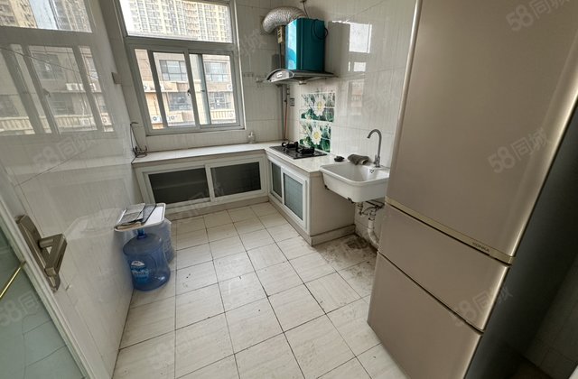 水晶丽城西区  大面积三室 边户  采光好，送地下室，急售