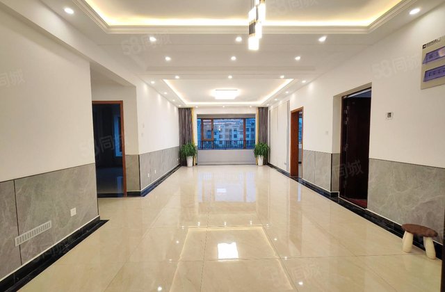 老文轩 四叶草 带储藏室 免大税 商品 东关国际东区