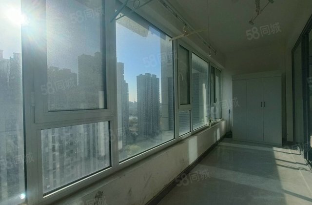 急售！翡丽湾 锦绣学府好楼层，三室两厅，送储藏室