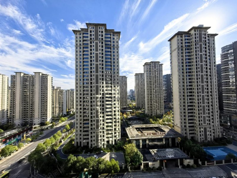 德和领秀广场4室2厅2卫140㎡南北172.8万