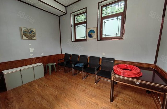 出门湖边 四合院看房联系