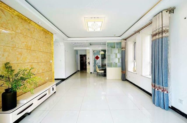 一楼带院子出门就是东昌路，御景王宅140平117万