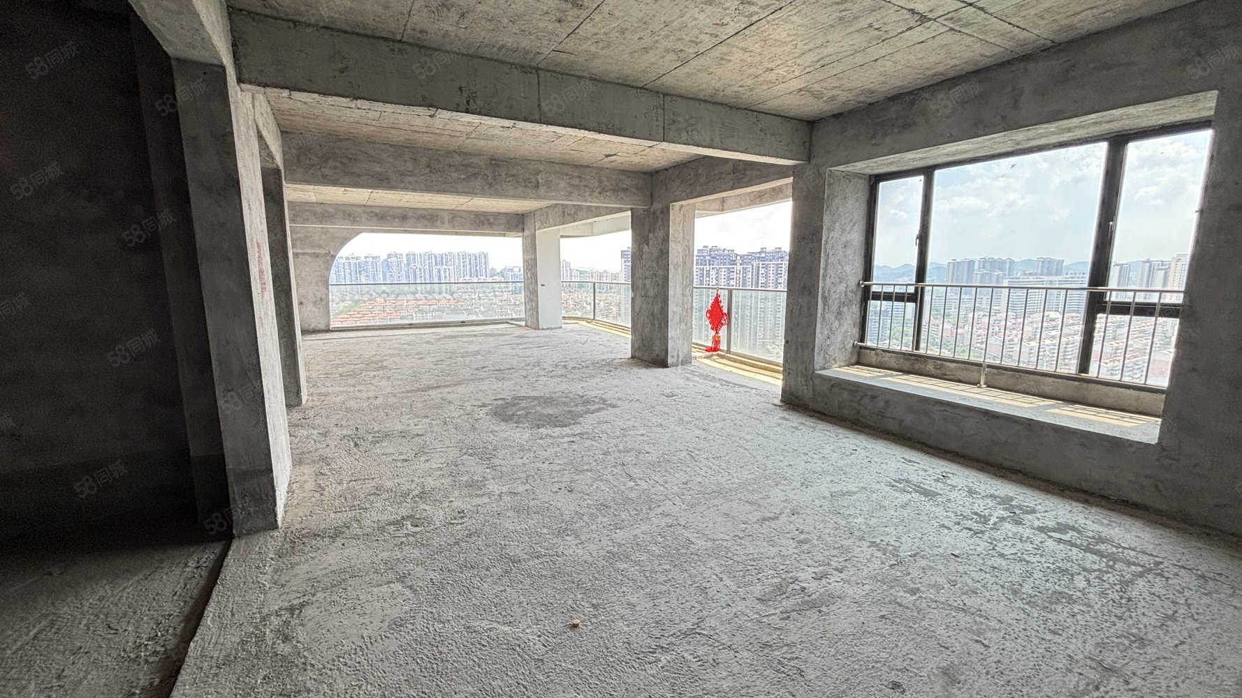 天秀湾5室2厅4卫254㎡南北268万