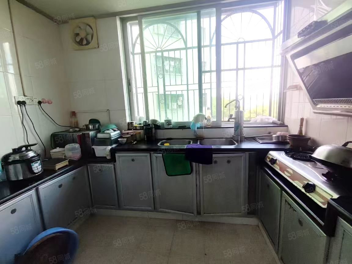 西荣路小区3室2厅2卫126㎡南北39.8万