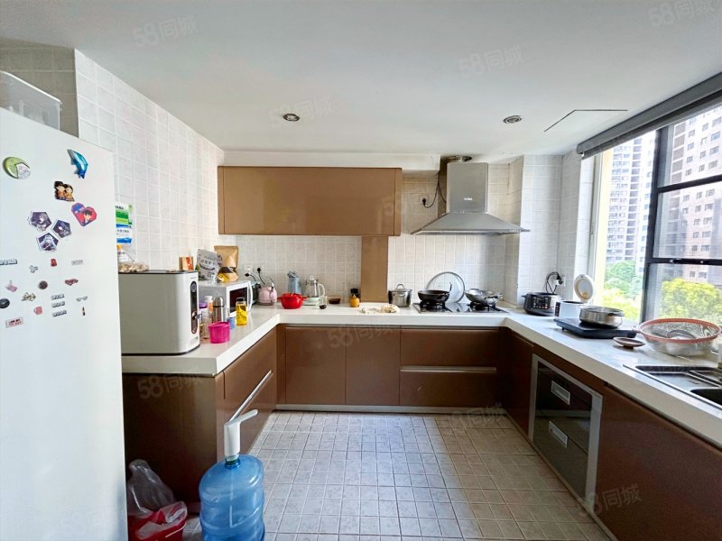 万达广场旁精装修跃层5室一梯两户南北通透环境优美绿化好