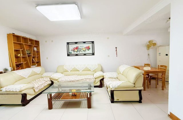 公园附近 萃苑小区步梯二楼 三室两厅 带30平储藏室 免大税