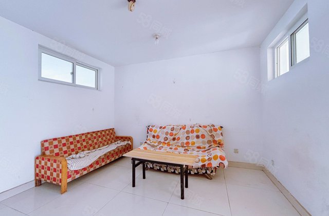 新出 带地上阳面车库 正三室 免大税 出门就是九中 香格里