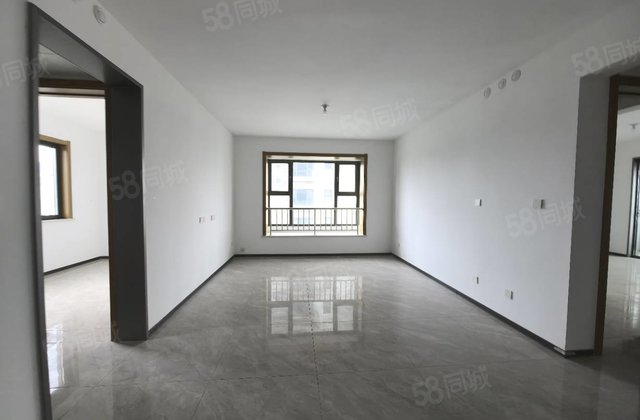 明康康盛园，三室两卫带储藏室随时看房，诚心出售边户好楼层