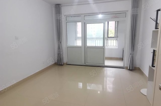 六中旁，东昌路  ，步梯好楼层，两室，送储藏室，停车方便