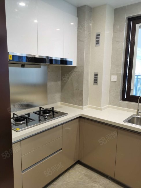 路劲铂隽3室2厅2卫109.33㎡南北195万